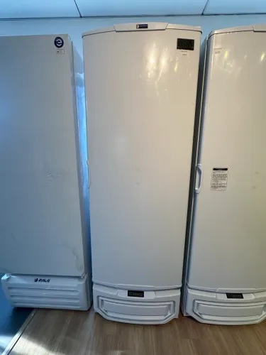 Freezer porta sólida congelados ar forçado 570 litros Gelopar