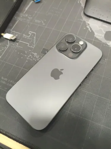 Iphone 15 pro (impecável)