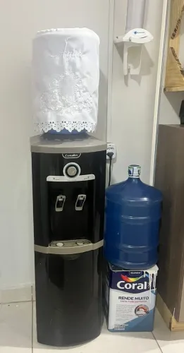 Vendo Bebedouro Elétrico + garrafão de água R$500,00