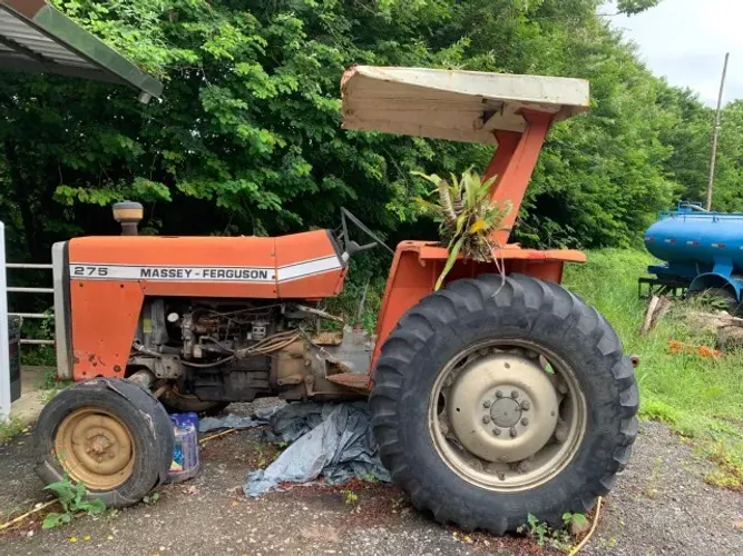 Trator MASSEY FERGUSON 275