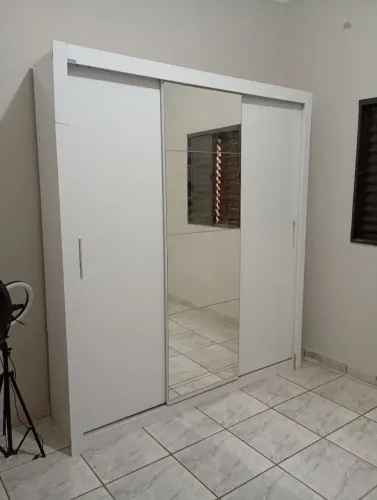 Guarda roupa de 3 portas de correr
