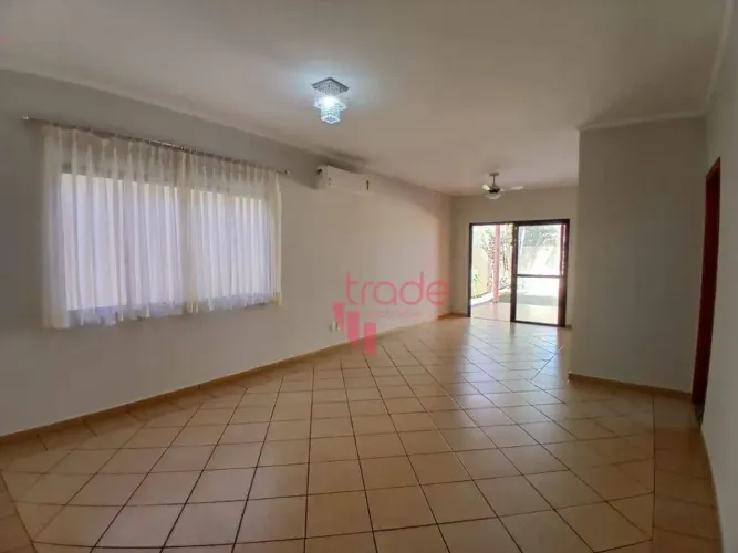 Casa em Condomínio Fechado para Alugar de 04 Quartos sendo 01 Suíte no Bairro Bonfim Pauli