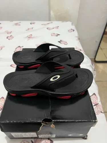 Chinelo Oakley original 