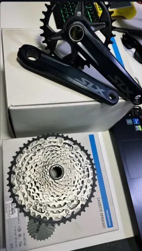 Pedivela Shimano SLX FC-m7100 e cassete Himnao