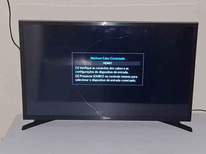 Smart TV 32" LED HD UN32J4290AG | Liga | | Tela Quebrada | | Para Peças ou Conserto |