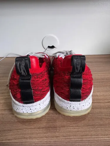 Tênis Nike LeBron 15 Low ?University Red?