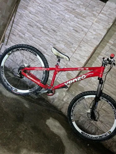Bike Venzo FX-3 aro 26, freio a disco, suspensão e pronta pra uso. R$2.000 