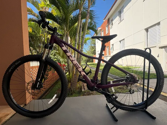 Bicicleta Mountain Bike Trek Marlin 6 WSD Femenina Aro 27,5 - Ano 2021