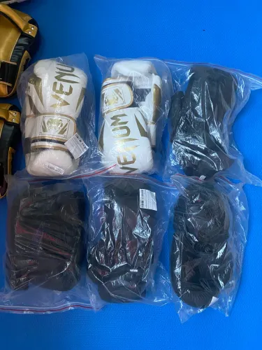 Vendo luvas de boxe e artes marciais VENUM