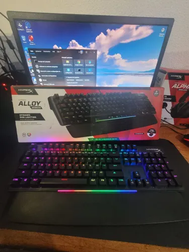 Teclado mecânico HyperX Alloy MKW100