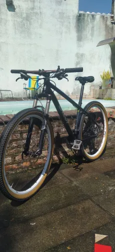 MTB Caloi Vítus SLX Santour Xcr32'Air C NF 
