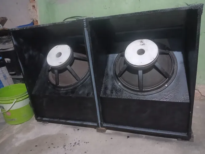 2 caixas t18 novinhas com 2 magnun de 18 de 600 rms