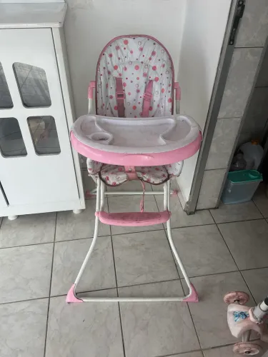 Cadeira de alimentação menina