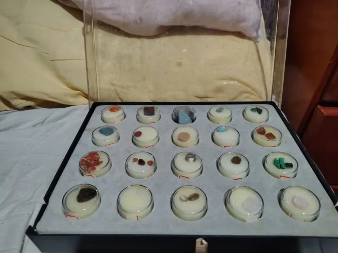 140 Pedras rochas e gemas e catálogo delas