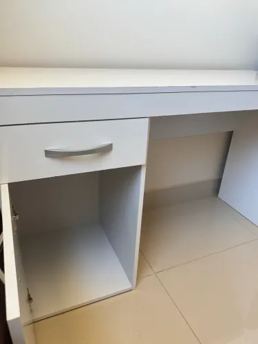 mesa de estudo em MDF branco