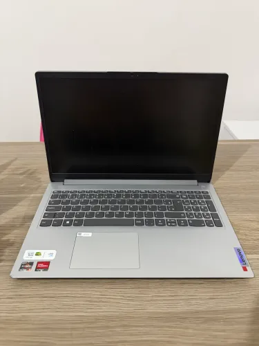 Notebook Lenovo AMD Ryzen 5 4GB RAM 256SSD
