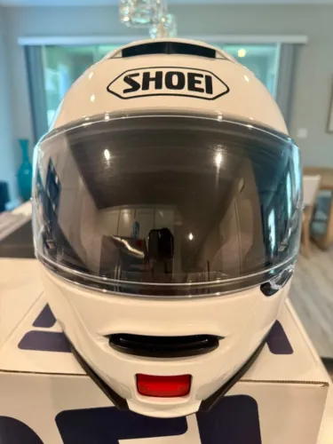 Capacete motociclista Shoei Neotec 2