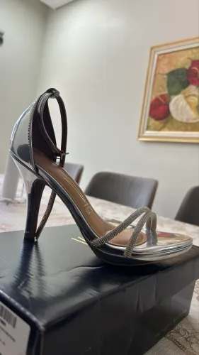 Sandália Vizzano salto alto prata 36 nunca usado