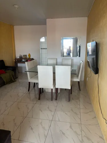 Vendo uma mesa grande de jantar de qualidade todo bao
