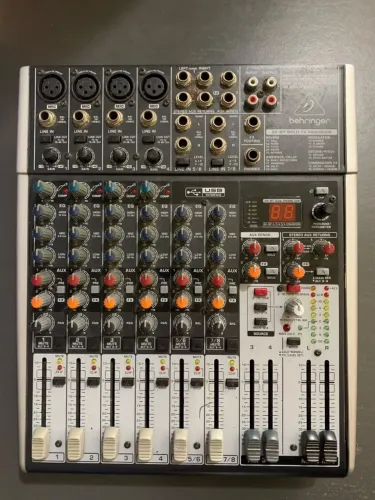 Mesa de som Behringer Xenyx X1204 usb