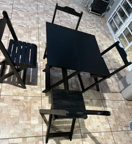 Mesa dobrável madeira com 4 cadeiras para área externa -estilo bar