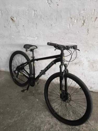 Bicicleta aro 29 21v Shimano Freios a disco