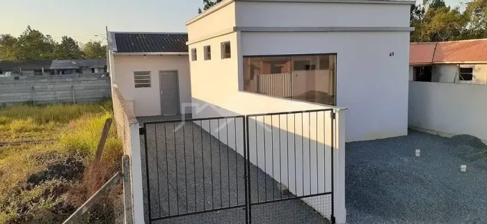 CASA EM TERRENO COMPARTILHADO EM VOLTA REDONDA
