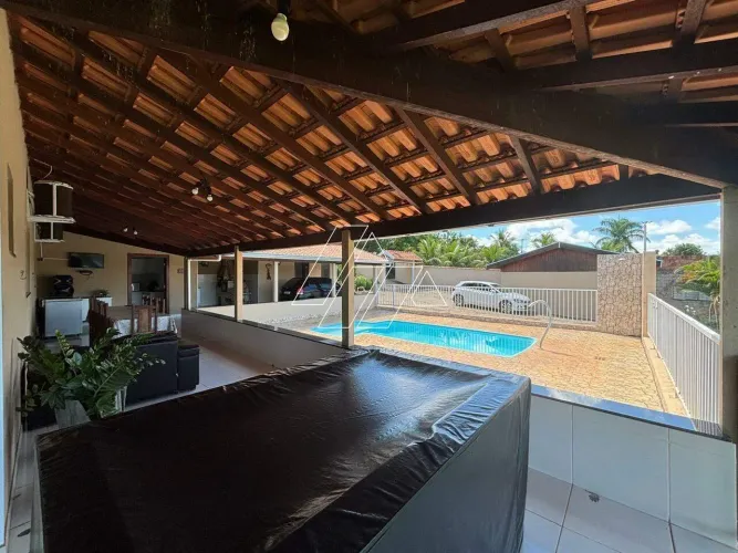 Chácara com 2 quartos e ampla área de lazer à venda na Estância dos Ipês Marília/SP