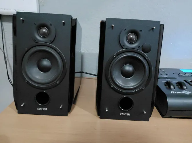 Caixa monitor de referência Edifier R1800TIII
