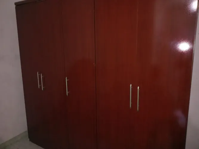 Armário de quarto com 5 portas