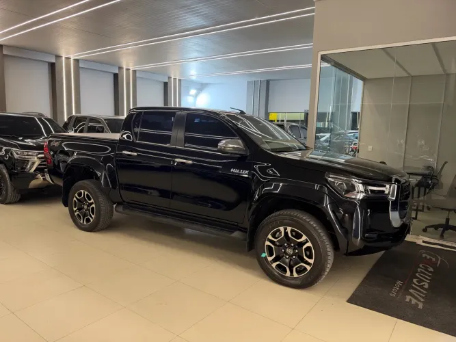 Toyota Hilux CD SRX Plus 4X4 2.8 TDI Die. Aut. 2024