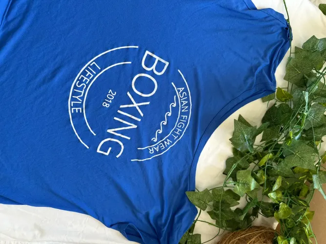 Blusa azul de academia
