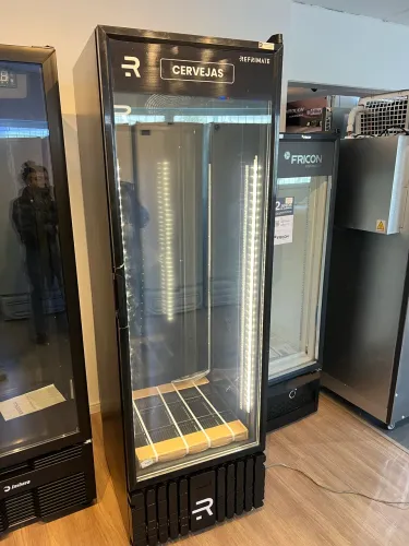 Cervejeira expositora 570 litros total black nova pronta entrega