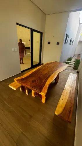 Mesa de madeira POR ESSE PREÇO
