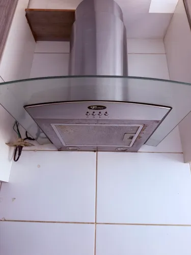 Coifa de parede Fischer em inox e vidro curvo