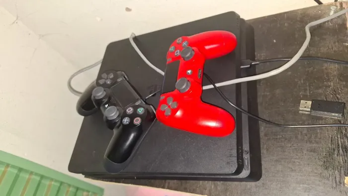 PS4 sim 2 controles aceito troca em Xbox one x ou serie s dou volta dependendo da troca