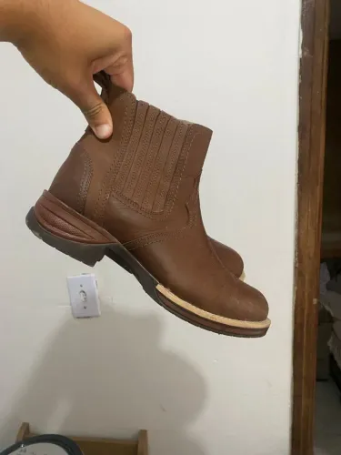 Bota semi nova feminina estilo botina tamanho 38 Lá mexicana 