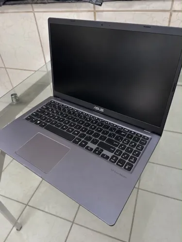 Notebook Asus semi novo com SSD.