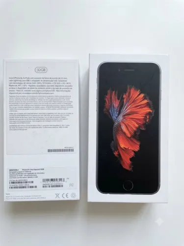 Caixa IPhone 6 com acessórios