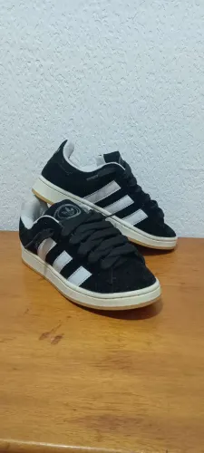Tênis adidas campus