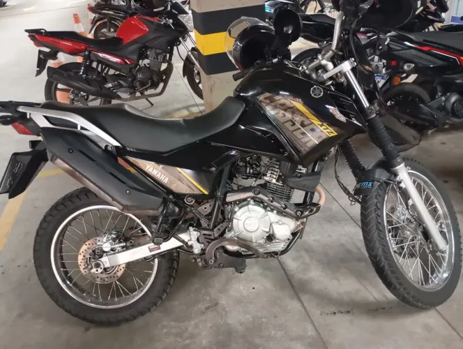 Vendo uma linda moto crosser.