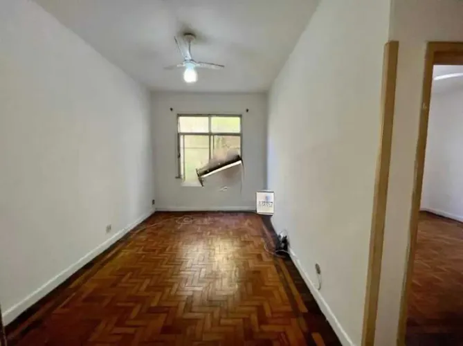 Apartamento : / Residencial / Glória