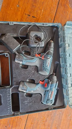 Kit Furadeira e Parafusadeira Bosch GDR 120Li