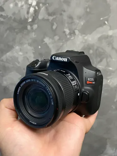 CANON EOS REBEL SL3 em perfeito estado!! Cartão de 128gb