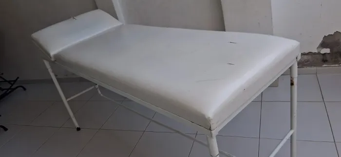 Vende-se maca para depilação