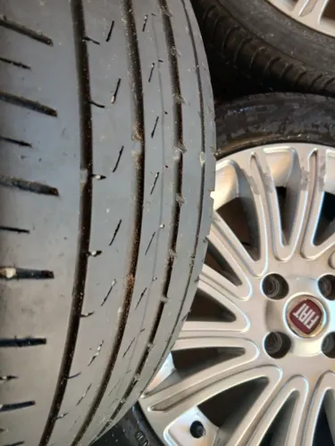 Rodas aro 16 em excelente com quatro pneus usados