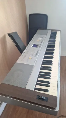 Piano digital yamaha dgx 640!