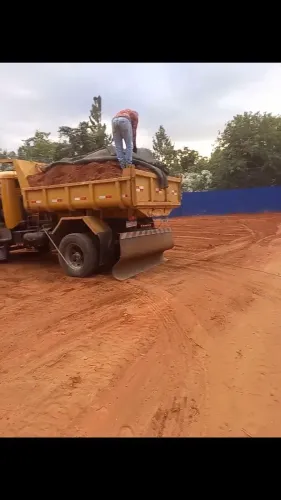 Terra pra grama e aterros