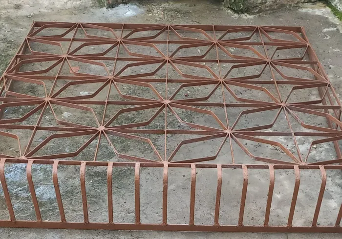 Vendo Uma Grade de Ferro (janelão)