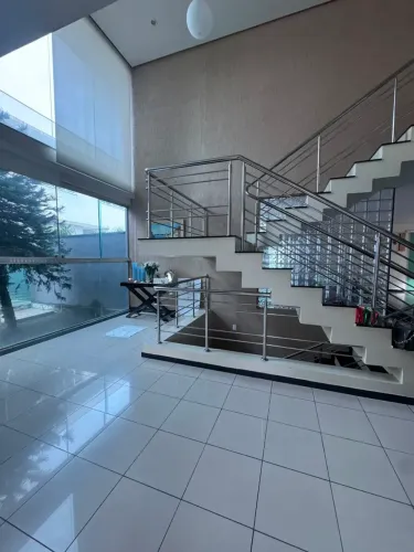 Casa Duplex com 680m2 no Residencial Adrianópolis, 4 suítes, piscina, 4 vagas, completa